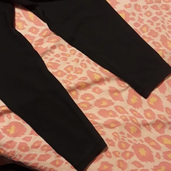 VS live ON POINT crop leggings - Picture 3 of 6